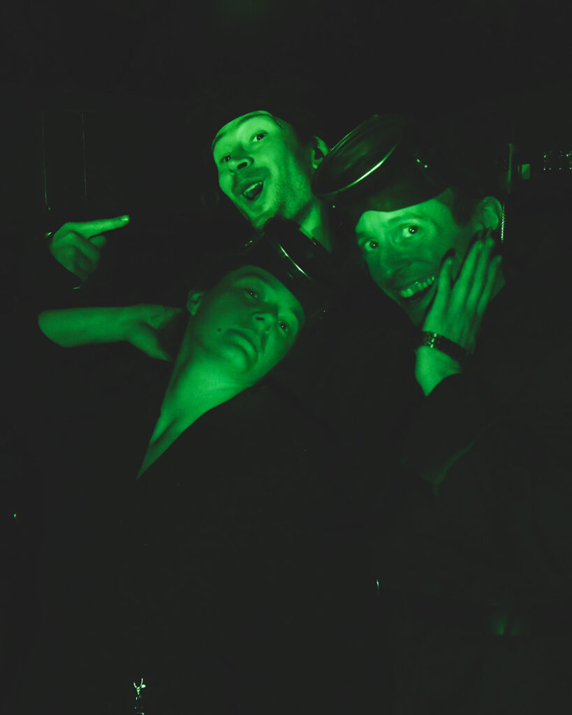 Teater Štrik – MEGA DIVE crew in submarine costumes